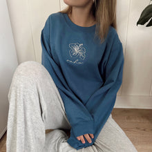 Load image into Gallery viewer, Hibiscus Oahu Sweatshirt - Indigo Blue