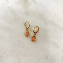 Load image into Gallery viewer, Sunstone Flor Huggie Earrings

