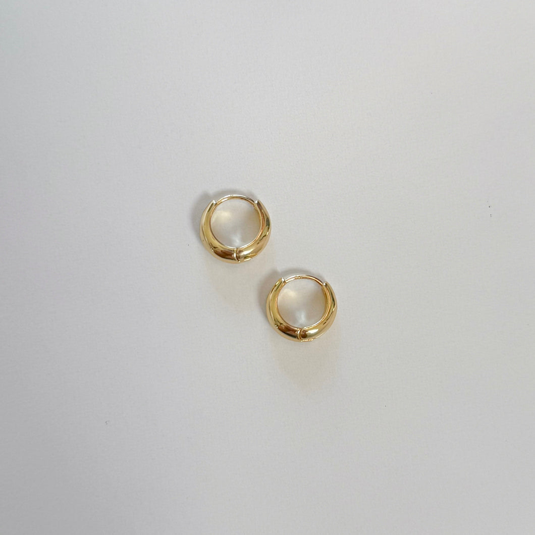 Everyday Huggie Earrings 14mm