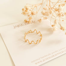 Load image into Gallery viewer, Squiggly Wire Ring
