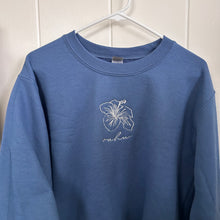 Load image into Gallery viewer, Hibiscus Oahu Sweatshirt - Indigo Blue
