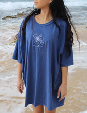 Load image into Gallery viewer, Hibiscus Oahu Tee - Indigo Blue
